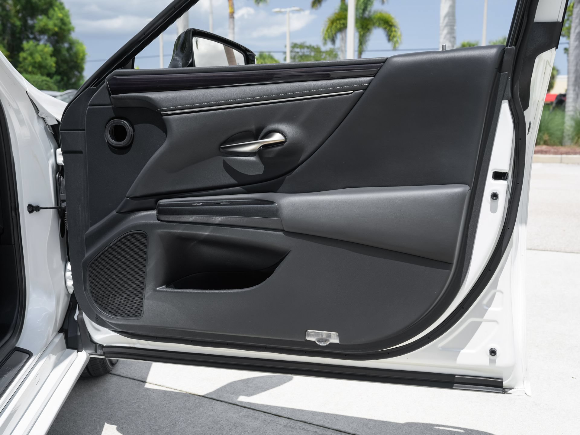Used 2020 Lexus ES 300h w/ Premium Package FWD image 40