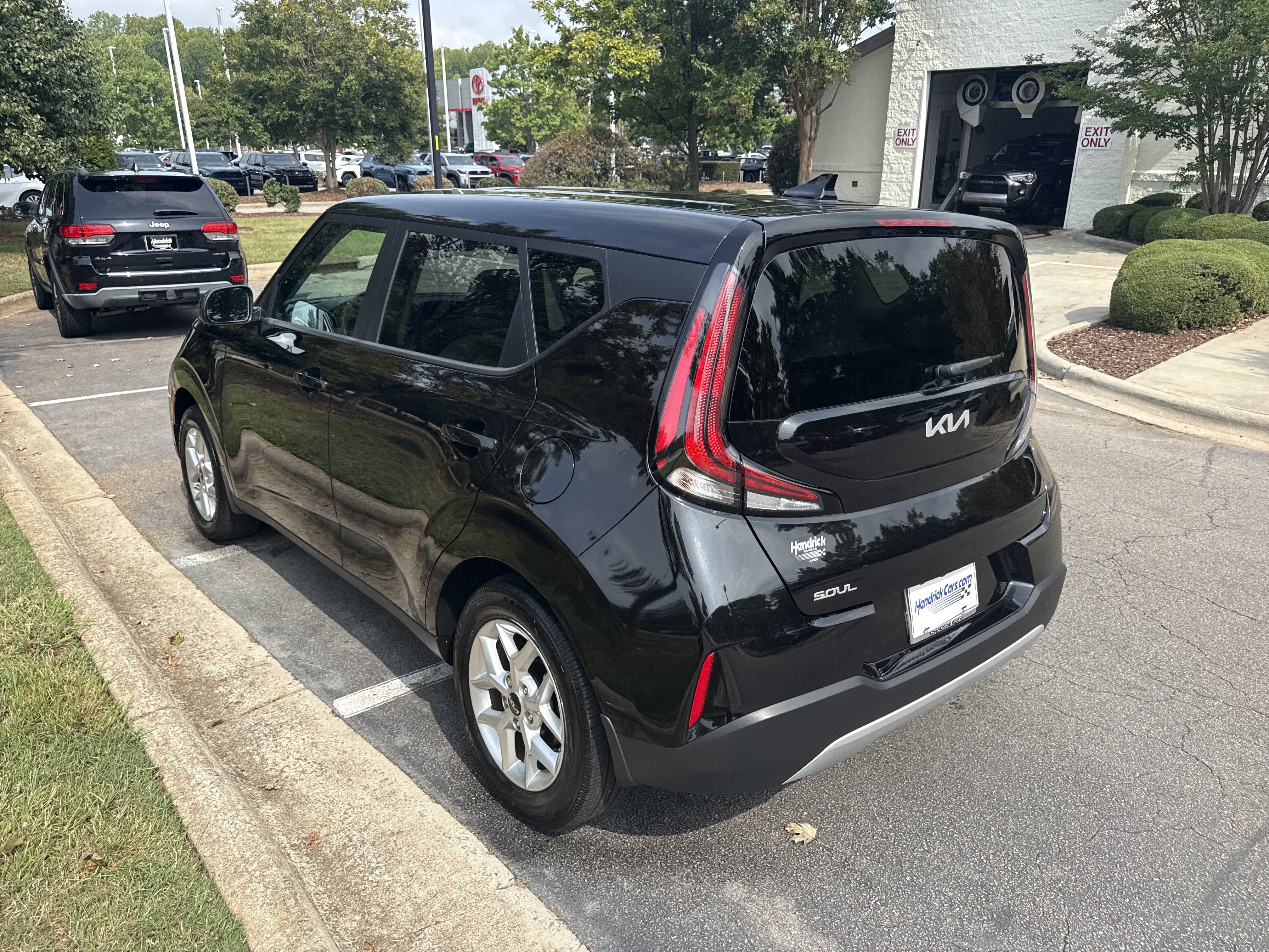 Used 2025 Kia Soul LX w/ LX Technology Package FWD image 8