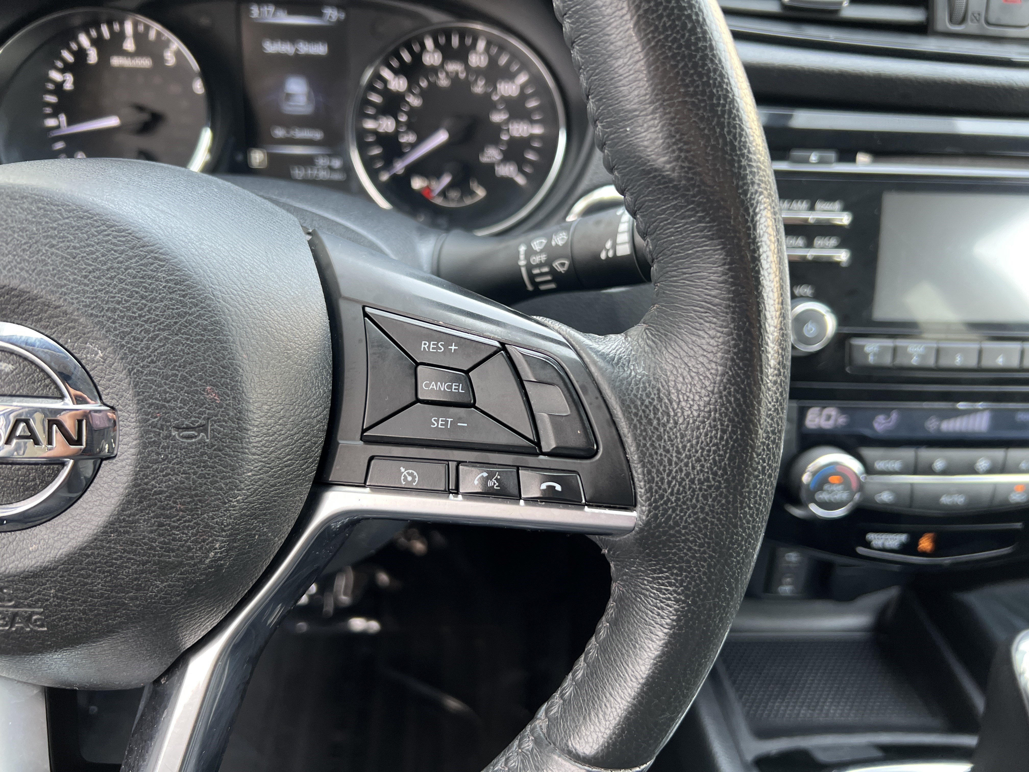 Used 2017 Nissan Rogue SV AWD/4WD image 26