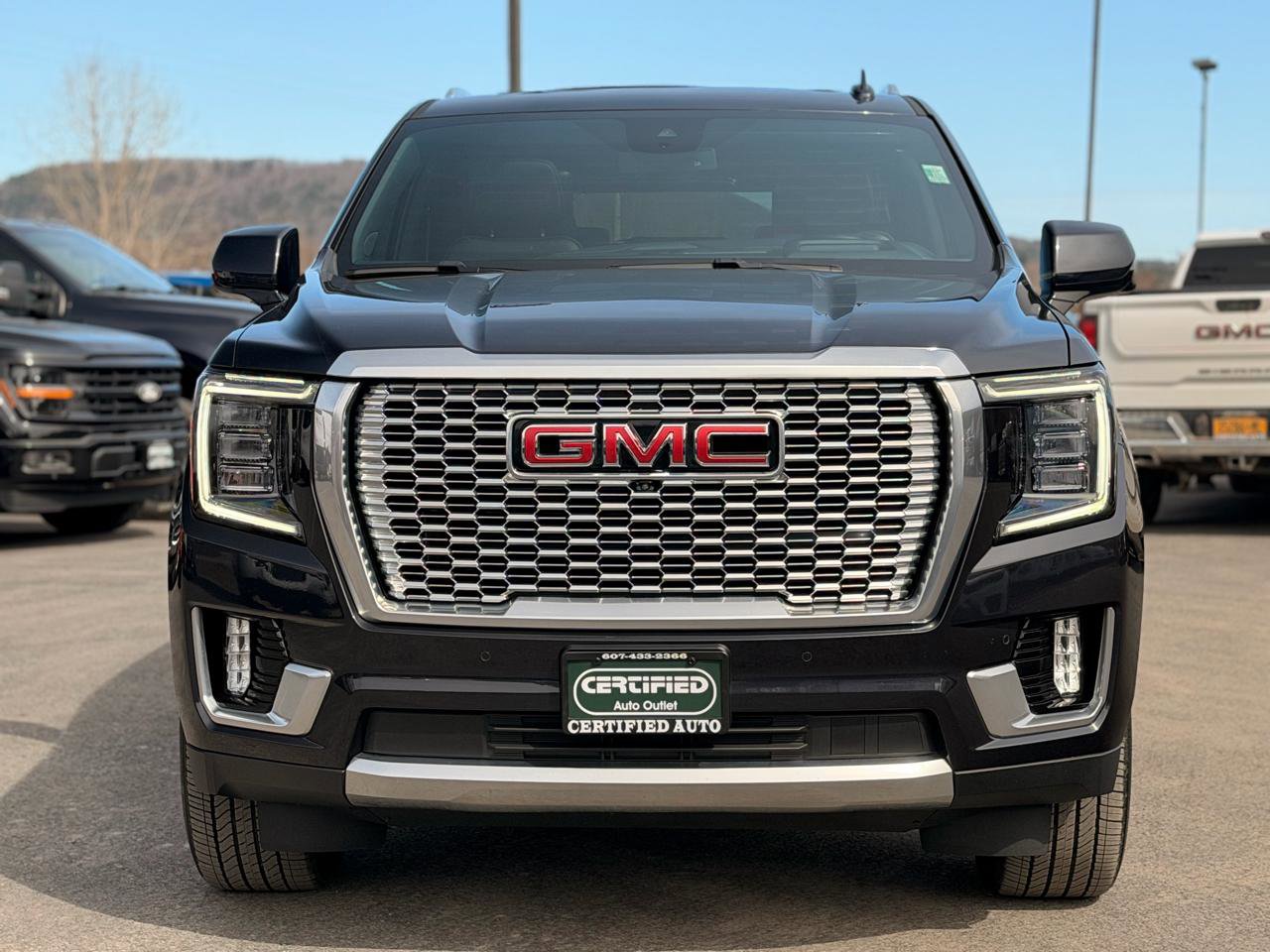 Used 2024 GMC Yukon XL Denali AWD/4WD image 2