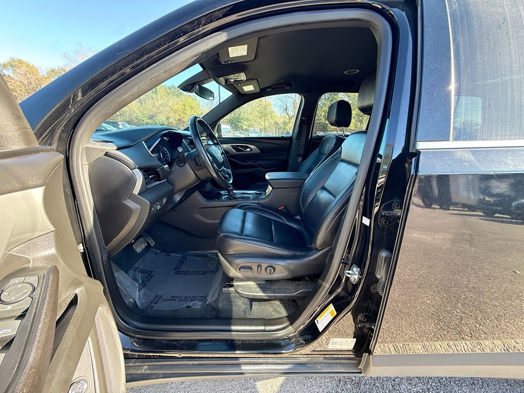 Used 2023 Chevrolet Traverse LT image 20