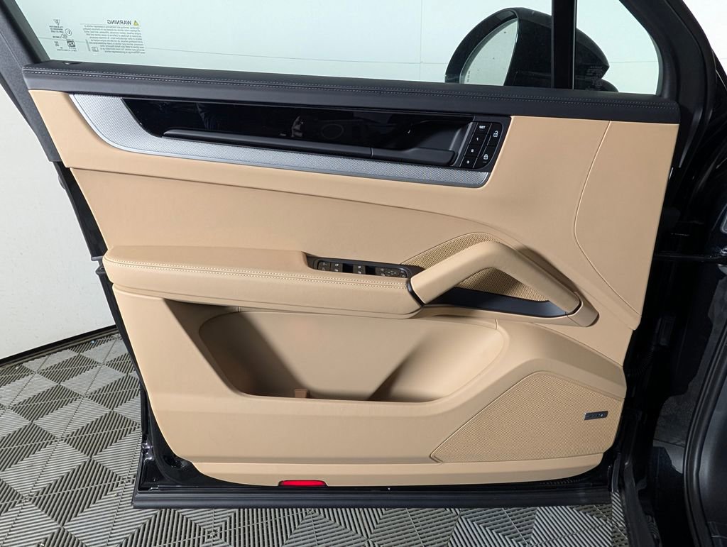 New 2026 Porsche Cayenne Coupe AWD/4WD image 25