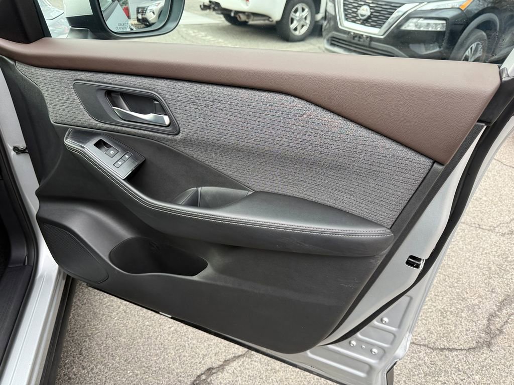Used 2023 Nissan Rogue SV AWD/4WD image 29