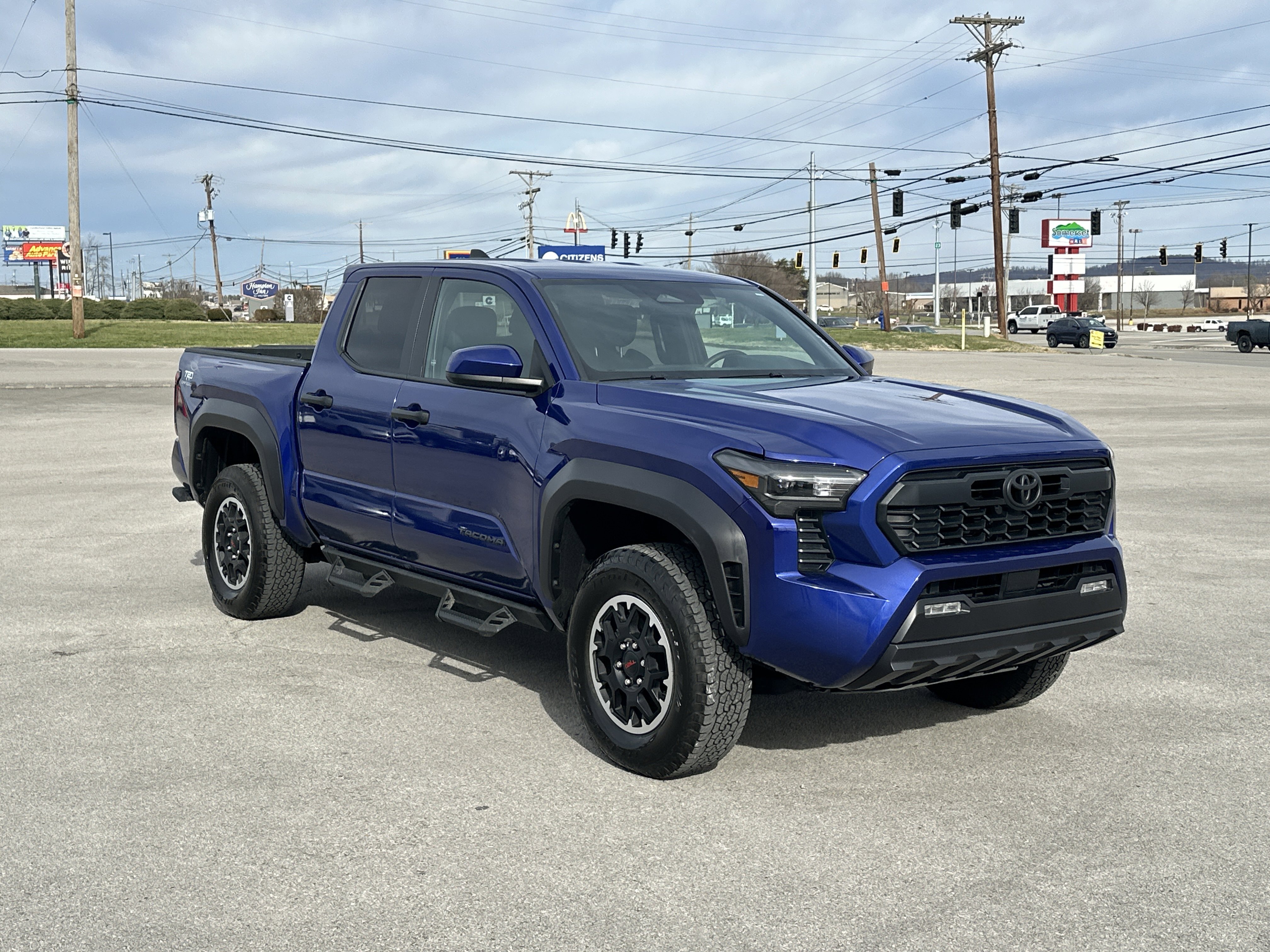 Certified 2025 Toyota Tacoma TRD Off-Road image 3