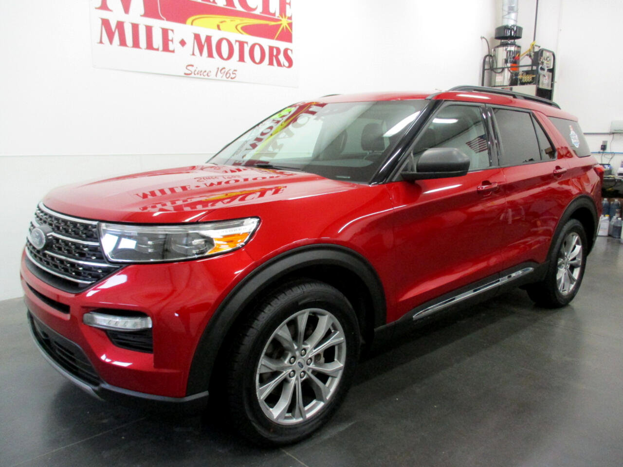 Used 2021 Ford Explorer XLT w/ Equipment Group 202A image 3