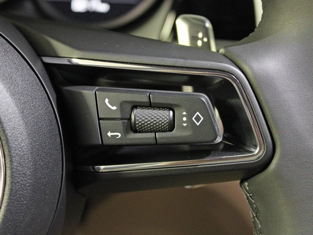 Certified 2026 Porsche Macan AWD/4WD image 24