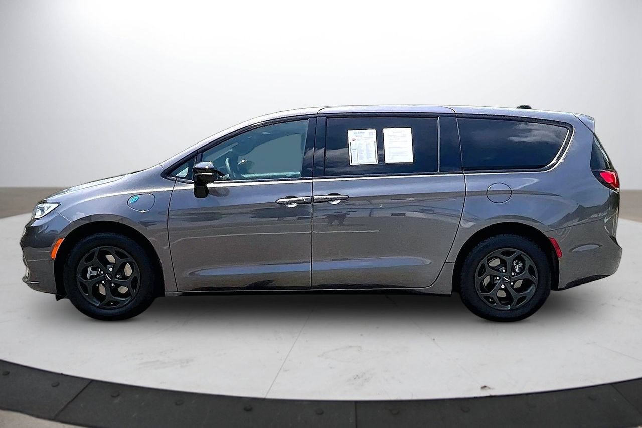 Used 2023 Chrysler Pacifica Limited w/ S Appearance Package FWD image 5