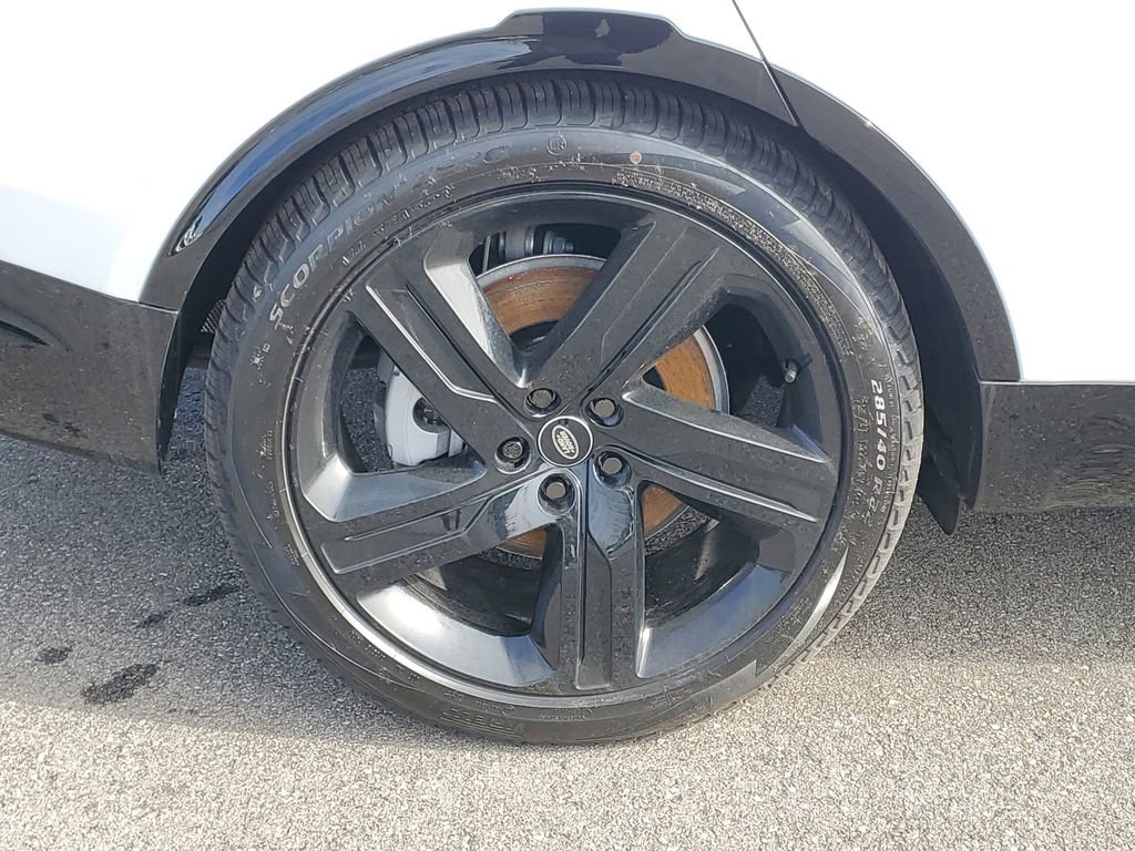 Used 2025 Land Rover Discovery Dynamic SE AWD/4WD image 5