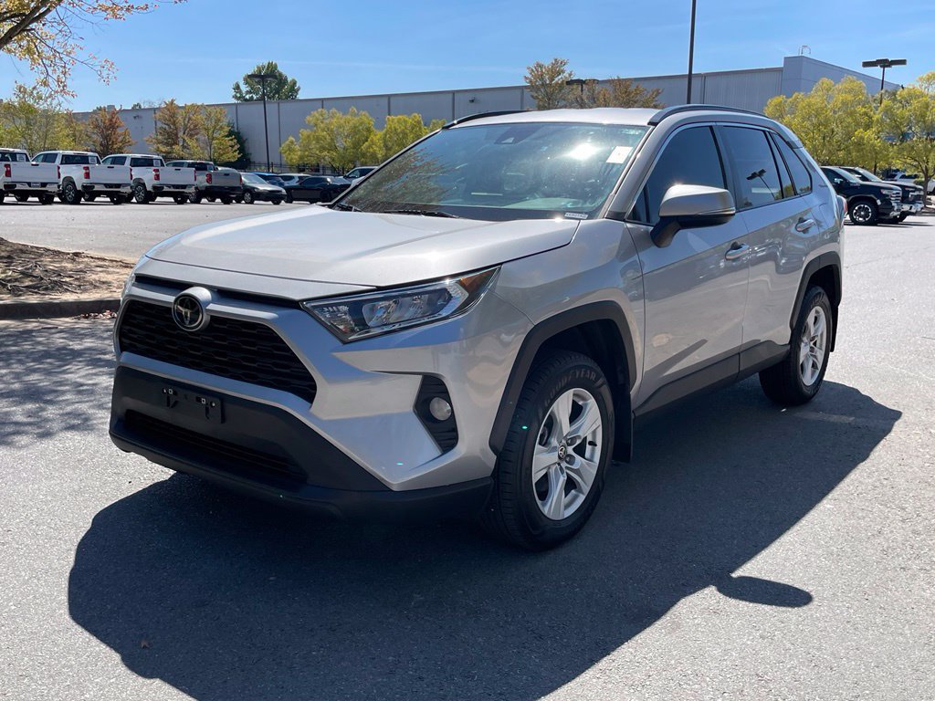 Used 2021 Toyota RAV4 XLE AWD/4WD image 3