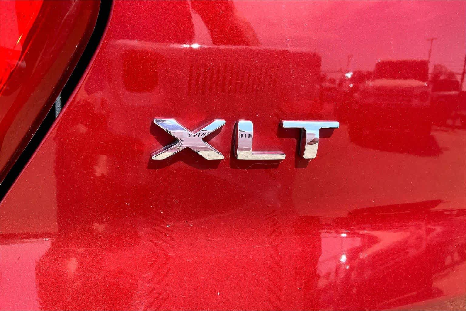 Used 2019 Ford Explorer XLT w/ Equipment Group 201A FWD image 10