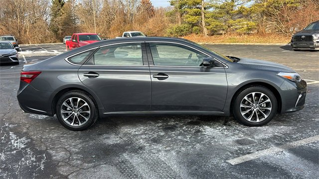 Used 2017 Toyota Avalon XLE Premium image 28