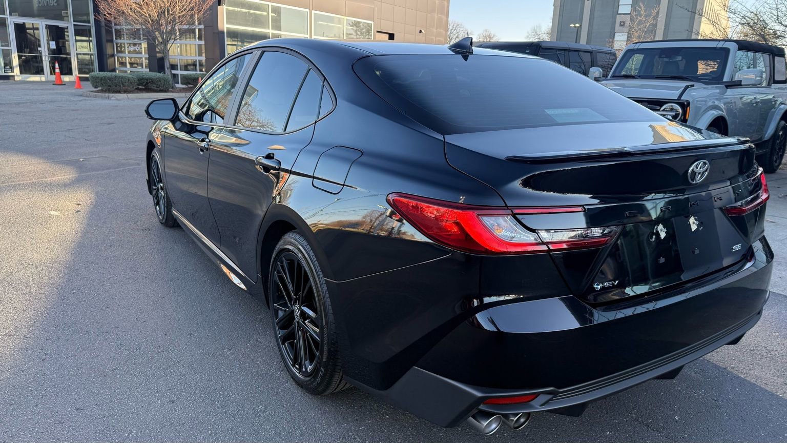 Used 2025 Toyota Camry SE image 11