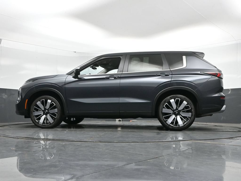 Used 2025 Mitsubishi Outlander SE AWD/4WD image 47