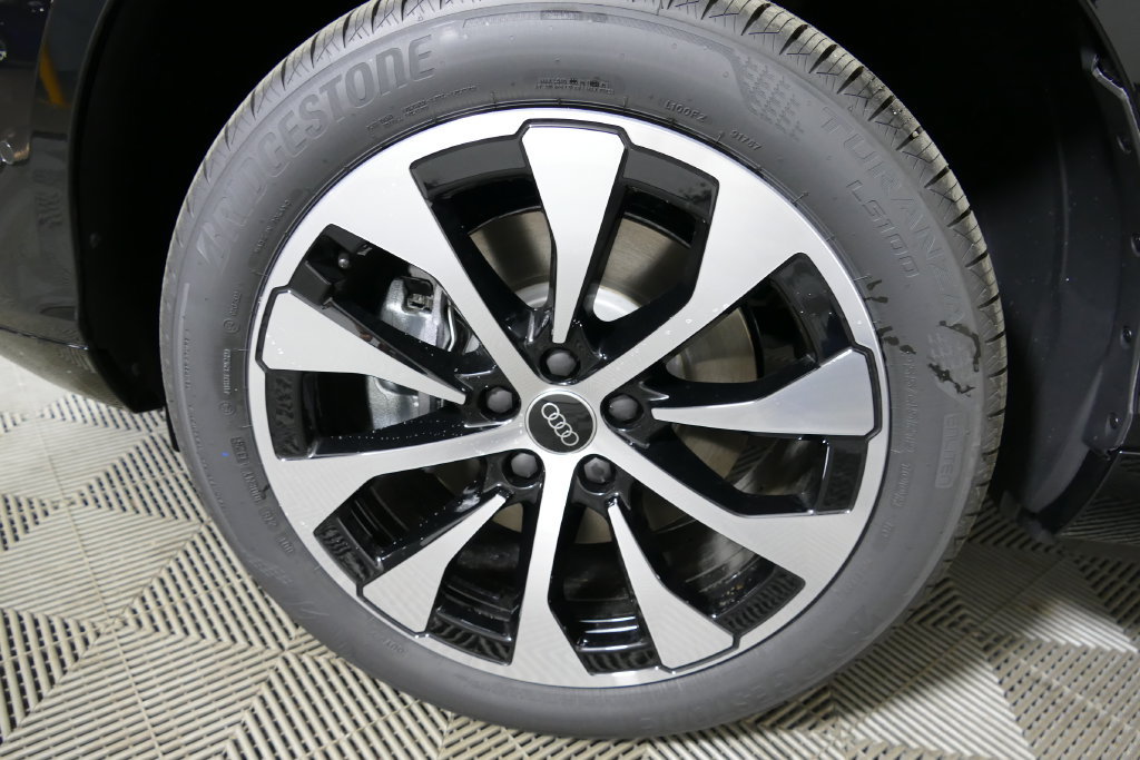New 2026 Audi Q3 quattro 2.0T AWD/4WD image 9