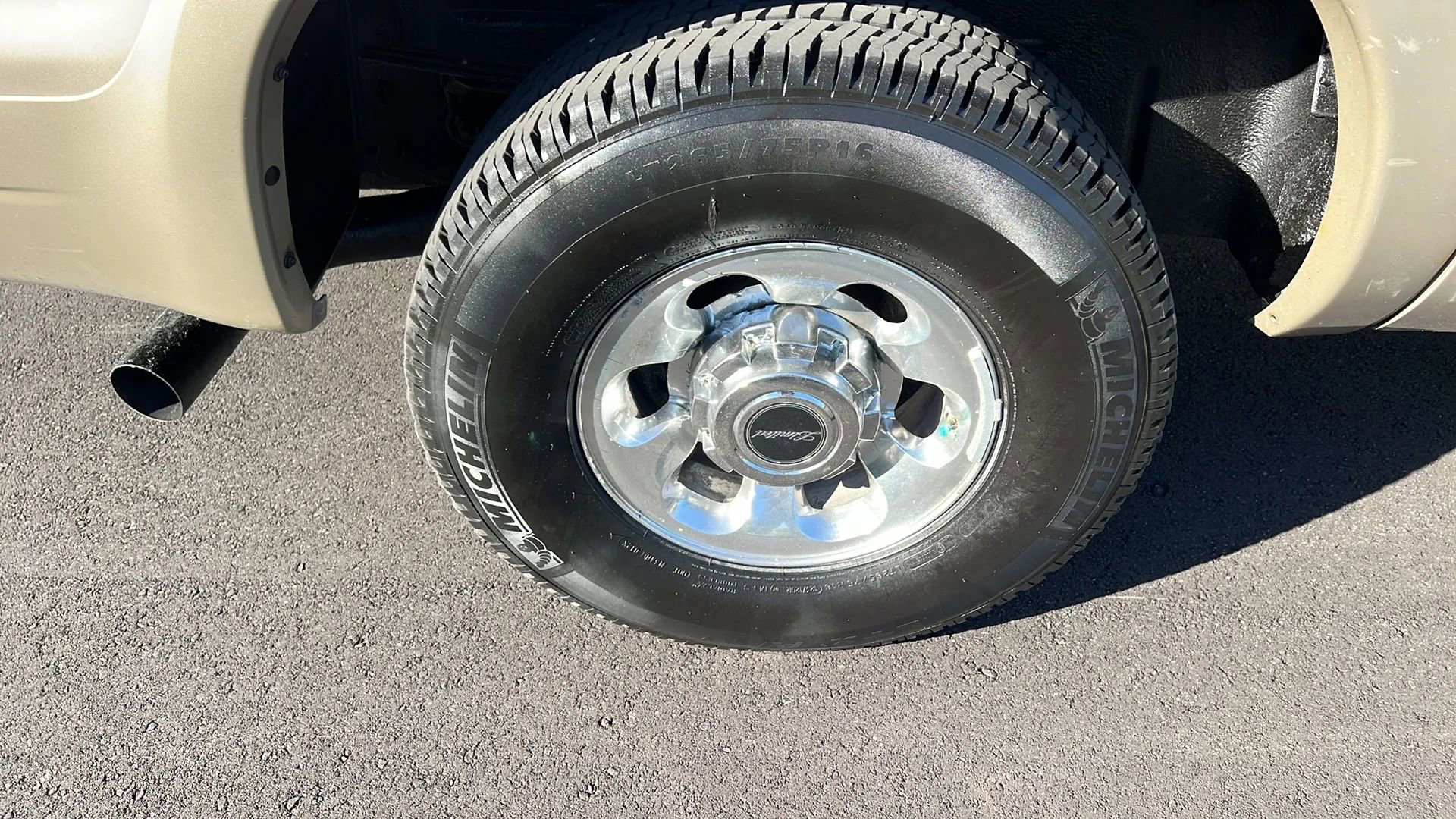 Used 2004 Ford Excursion Limited AWD/4WD image 35