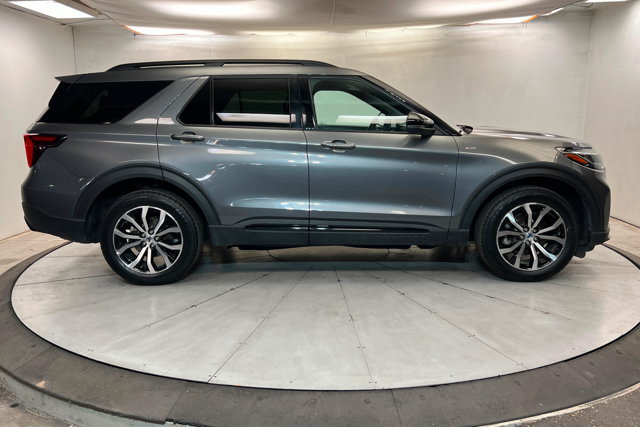 Used 2025 Ford Explorer ST-Line AWD/4WD image 6