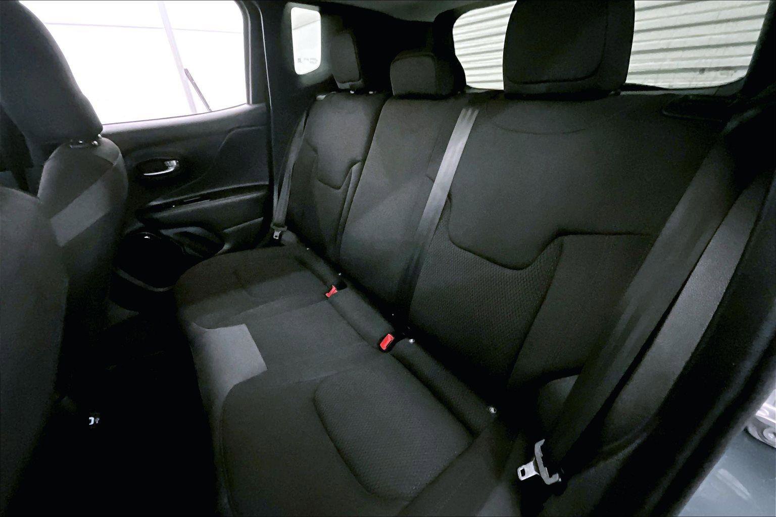 Used 2018 Jeep Renegade Altitude image 25