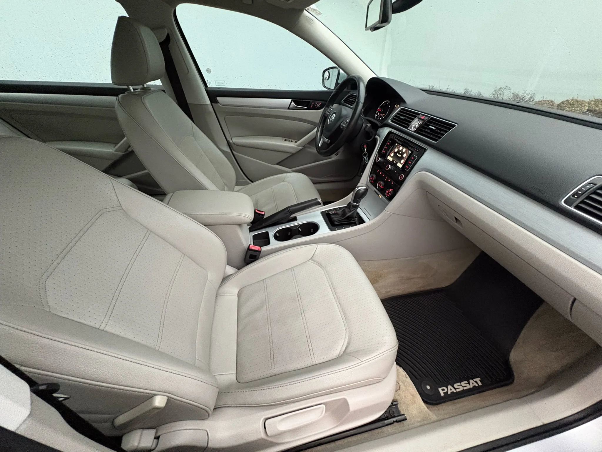 Used 2013 Volkswagen Passat TDI SE image 25