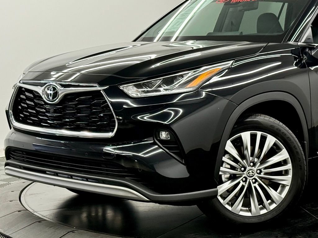 Used 2026 Toyota Highlander Platinum image 3