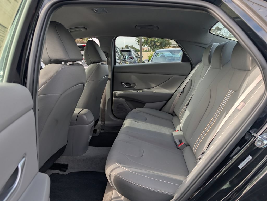 Certified 2025 Hyundai Elantra Sport FWD image 11