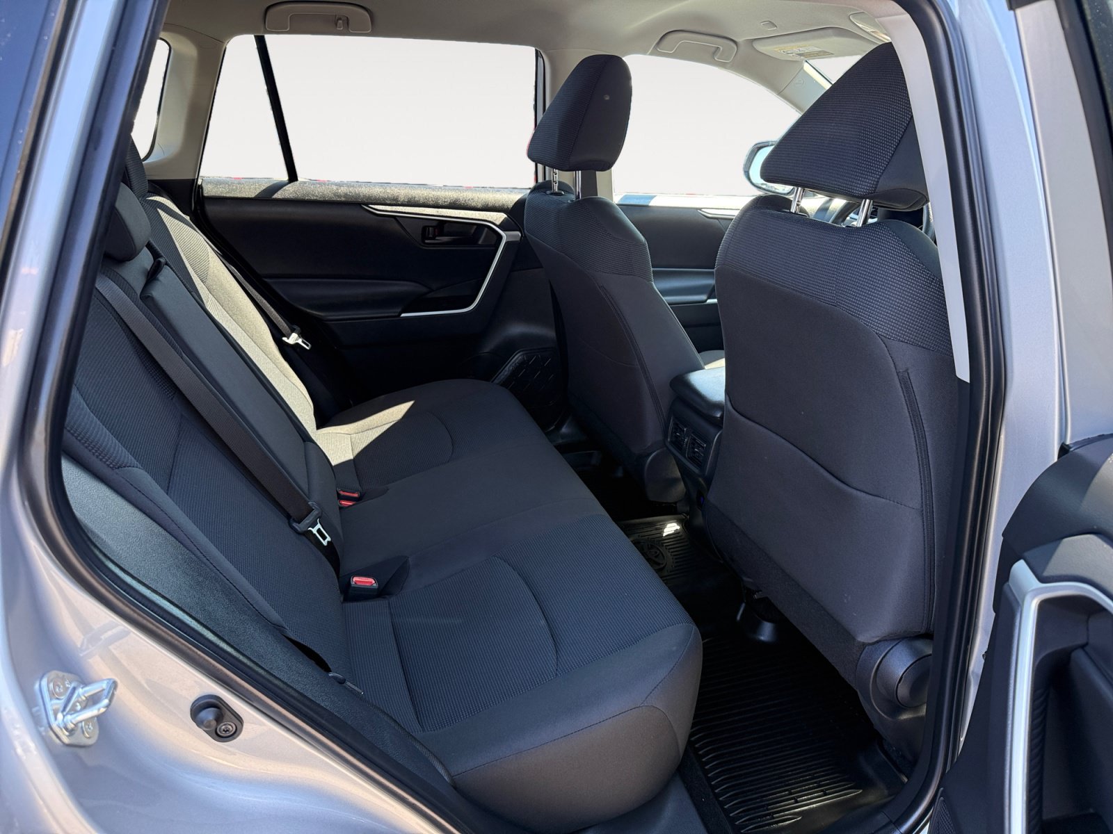 Used 2025 Toyota RAV4 LE AWD/4WD image 18