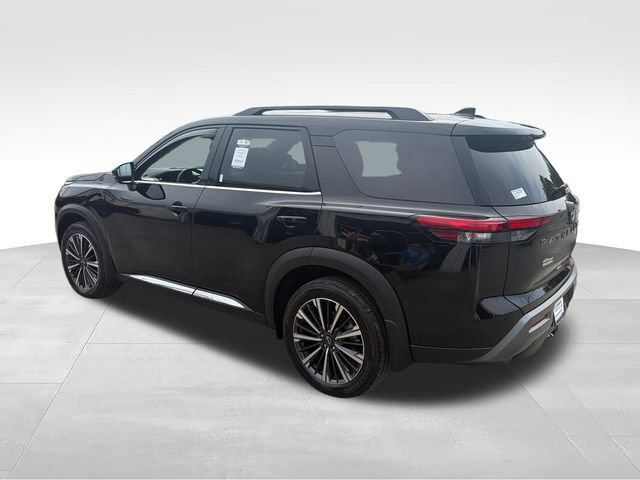 Certified 2026 Nissan Pathfinder Platinum AWD/4WD image 3