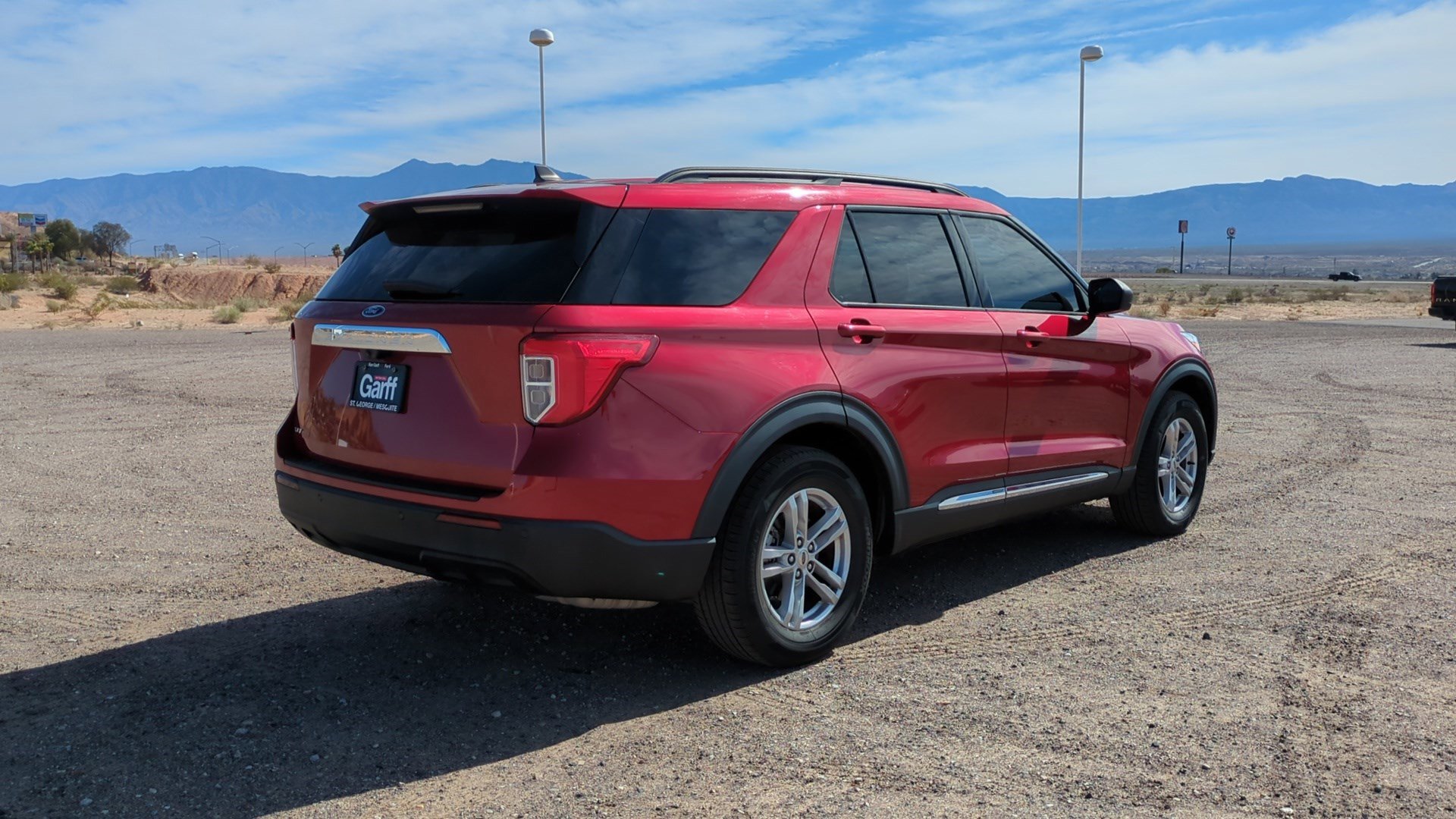 Used 2023 Ford Explorer XLT image 3