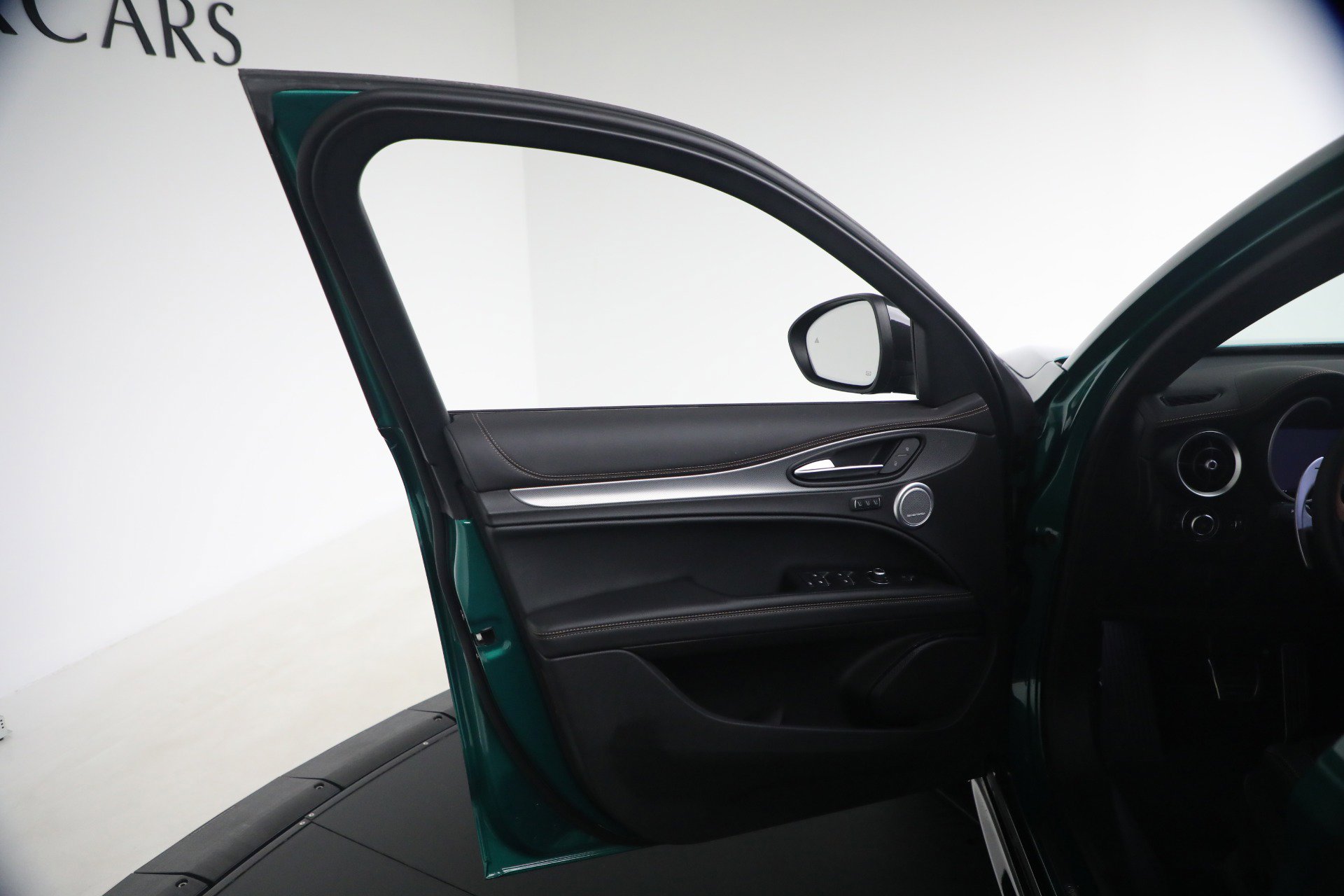 New 2025 Alfa Romeo Stelvio Sprint image 23