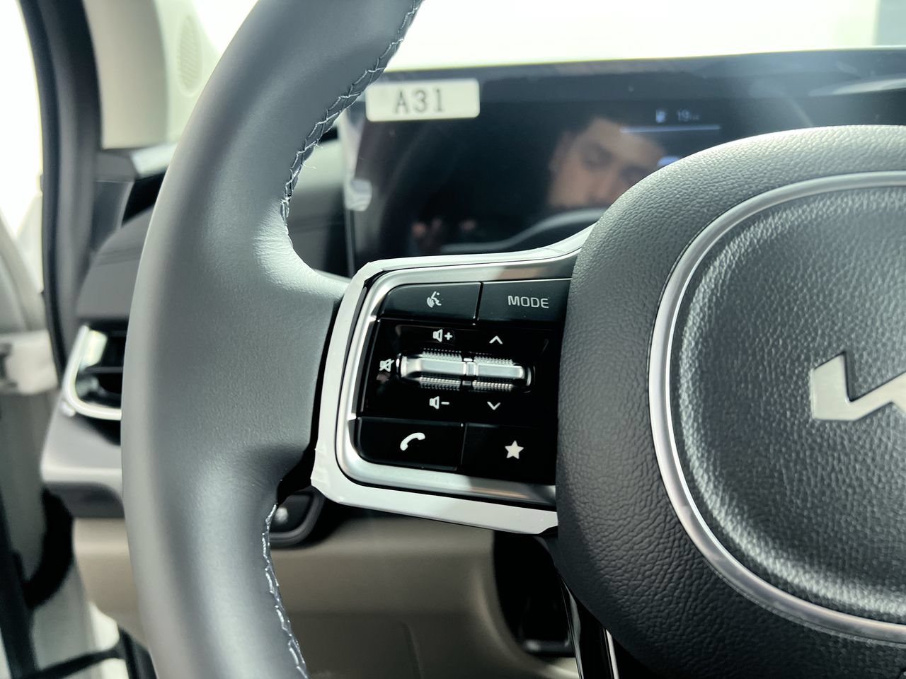 New 2027 Kia Carnival LX FWD image 18