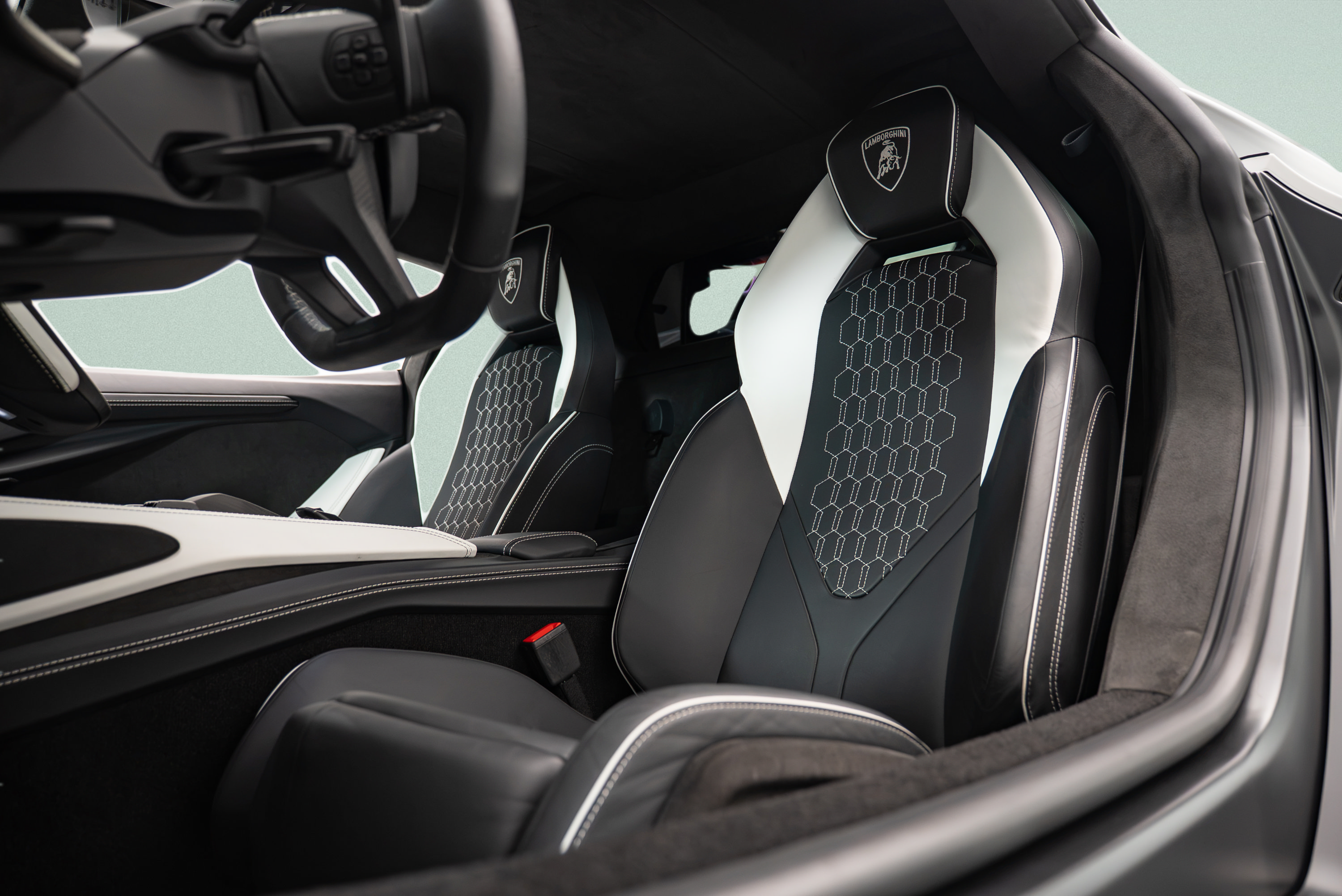 Used 2024 Lamborghini Revuelto AWD/4WD image 9