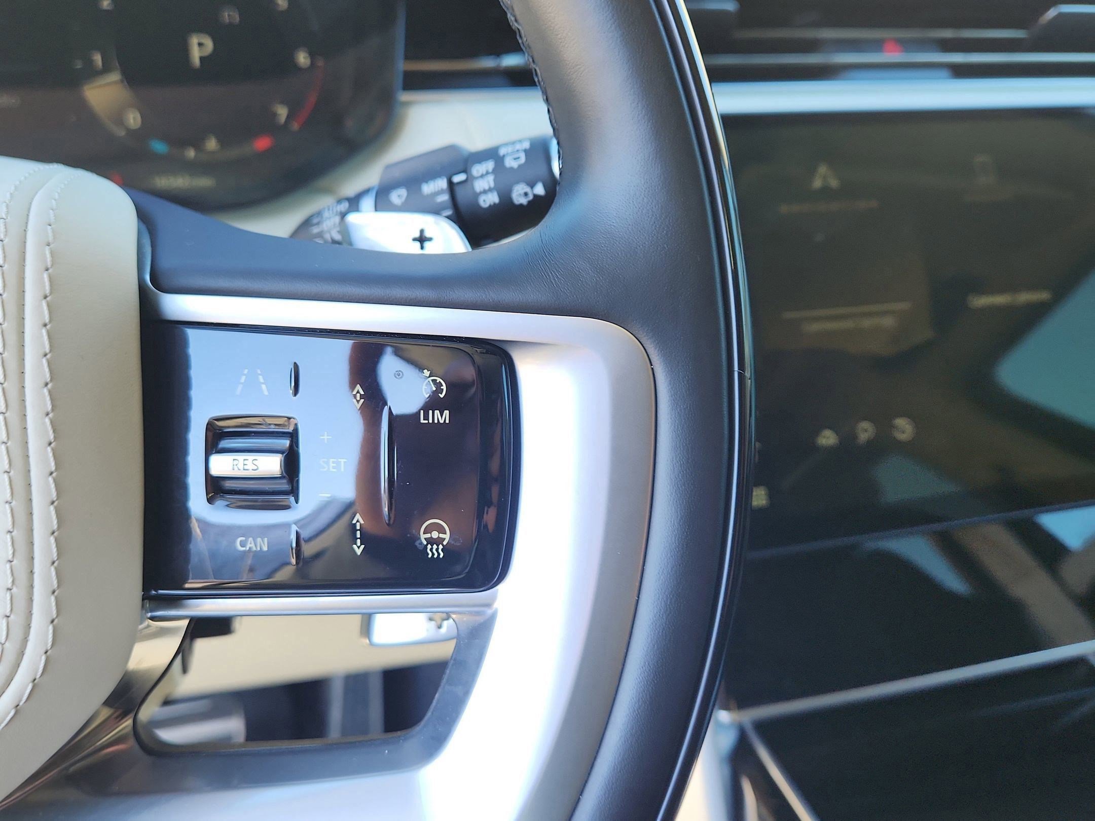 Used 2024 Land Rover Range Rover SE image 17