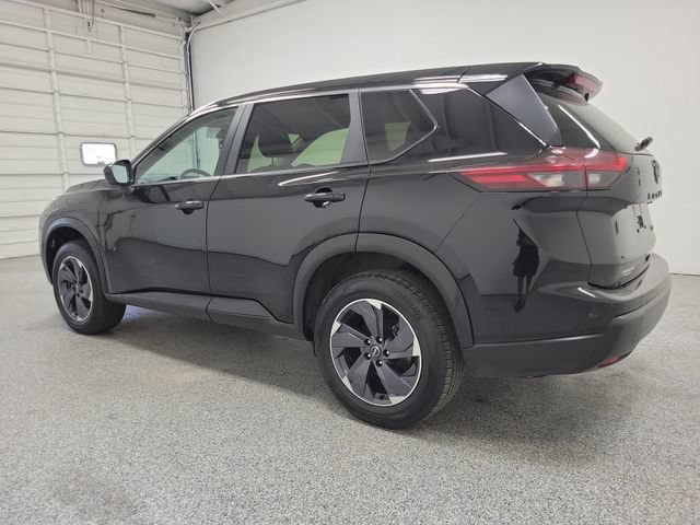 Used 2024 Nissan Rogue SV AWD/4WD image 4