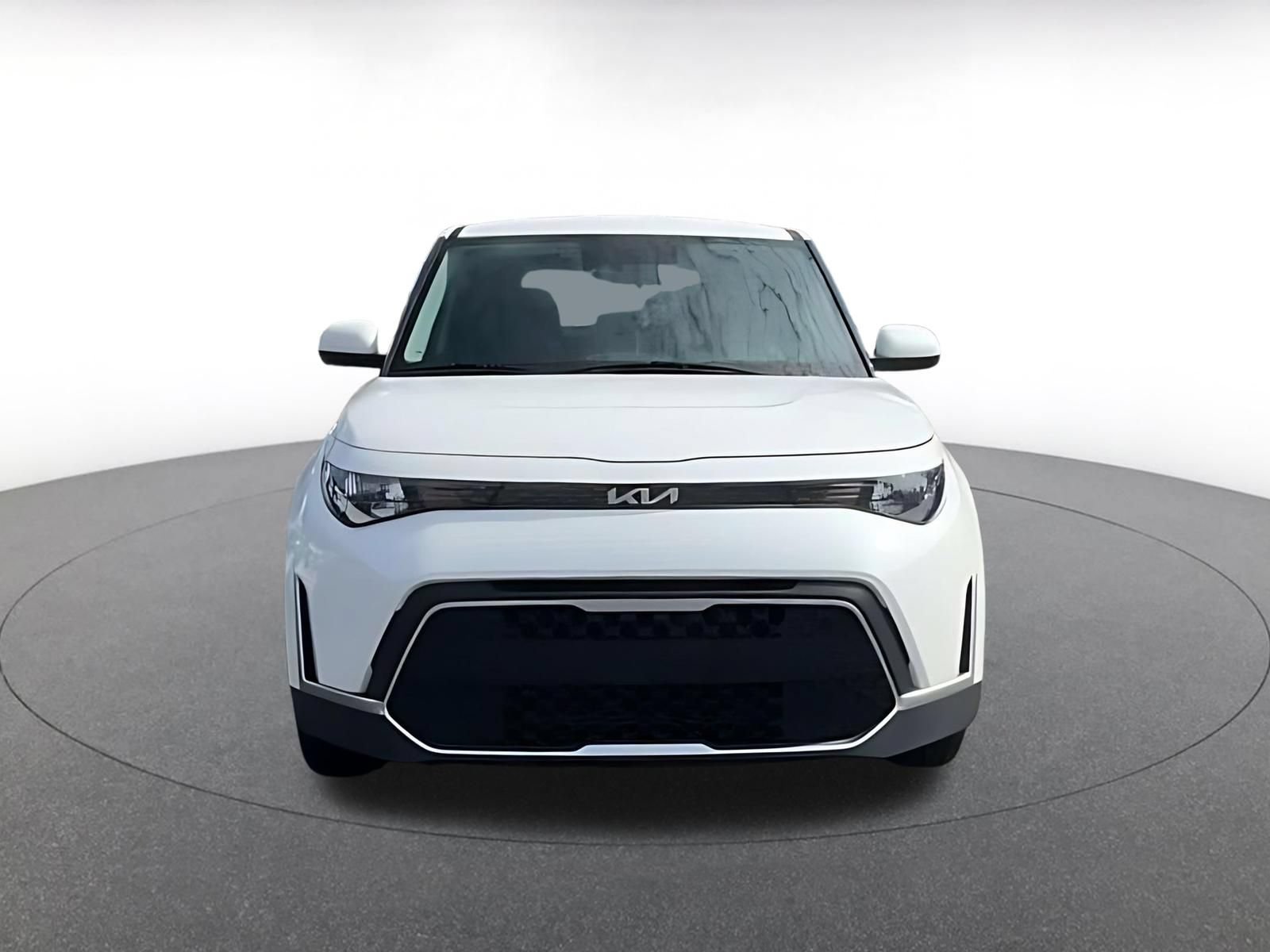 Used 2025 Kia Soul LX w/ LX Technology Package FWD image 4