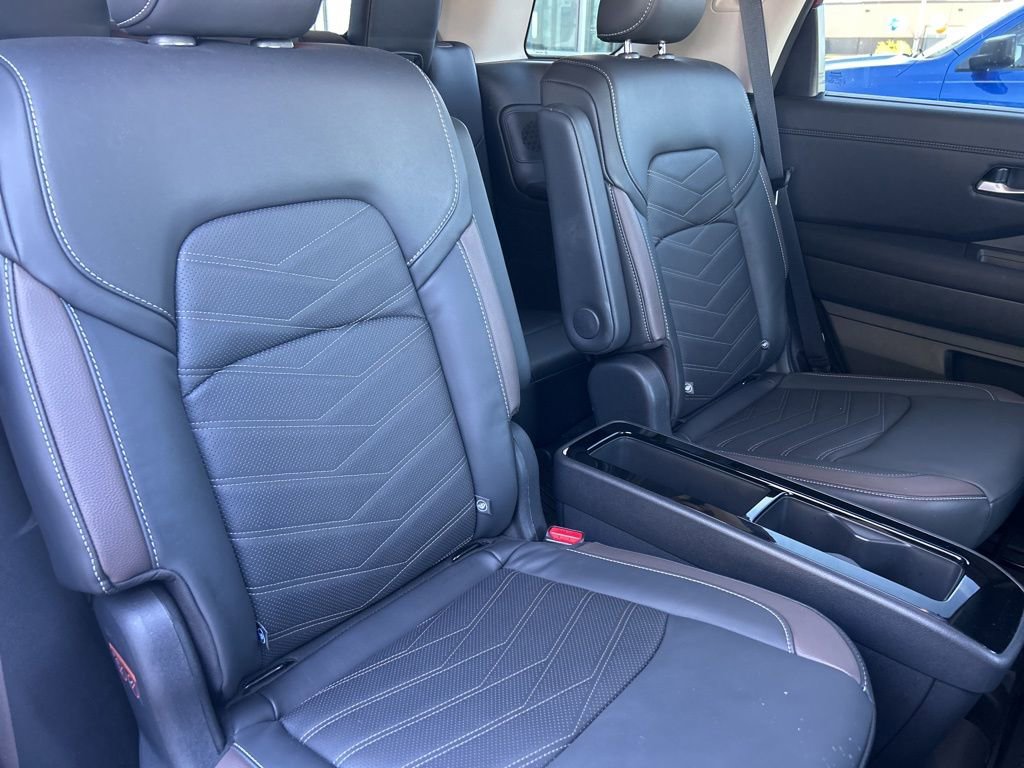Used 2024 Nissan Pathfinder Platinum image 30