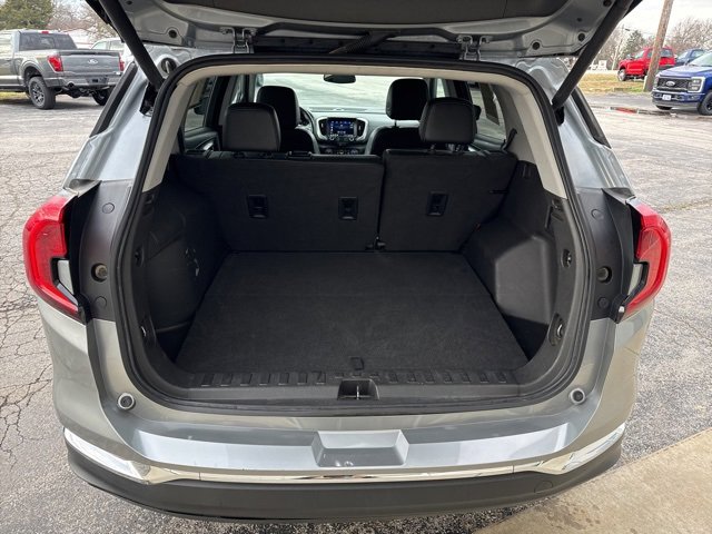 Used 2024 GMC Terrain SLT image 25