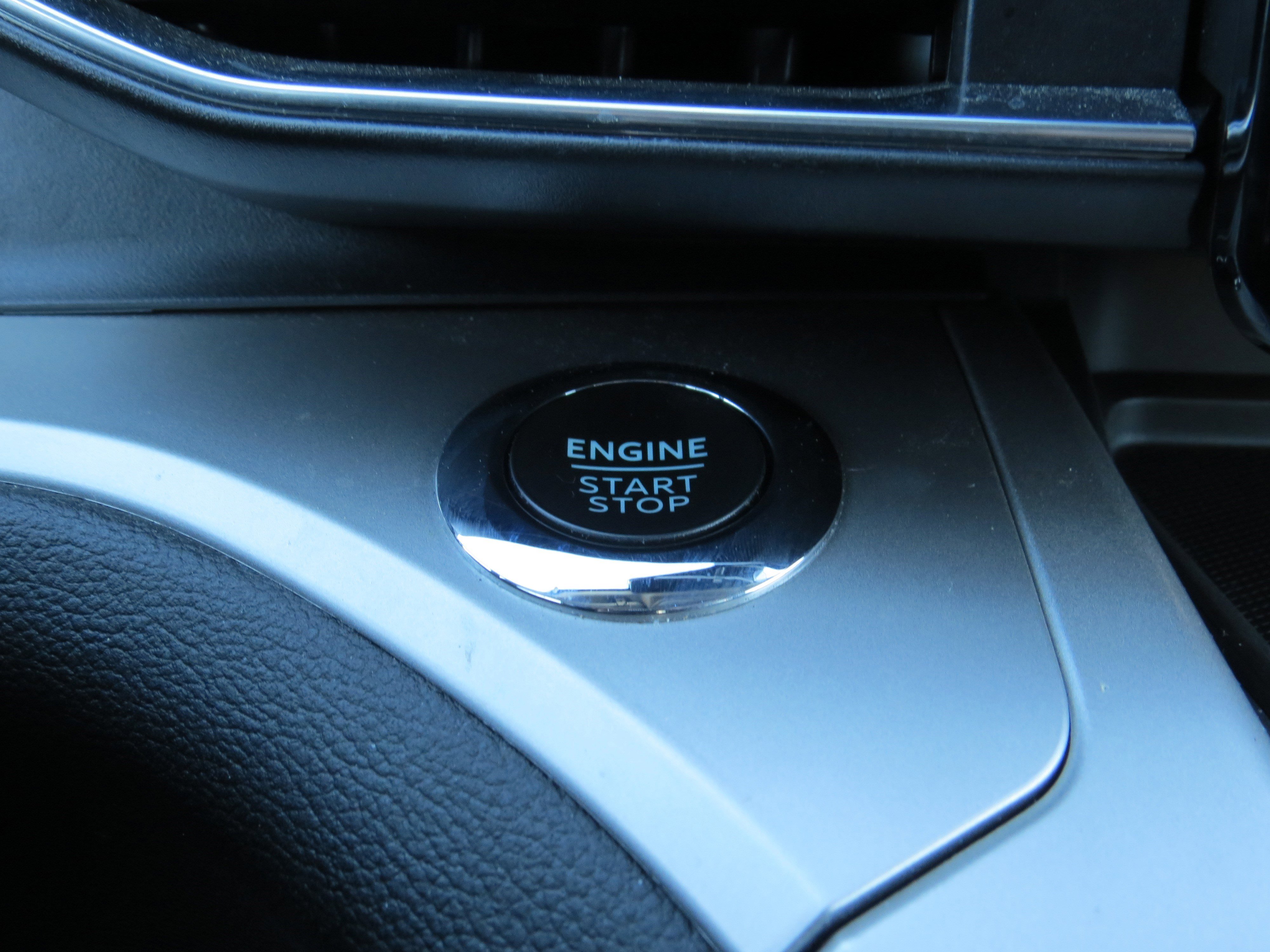 Used 2022 Ford Explorer XLT w/ Equipment Group 202A image 25