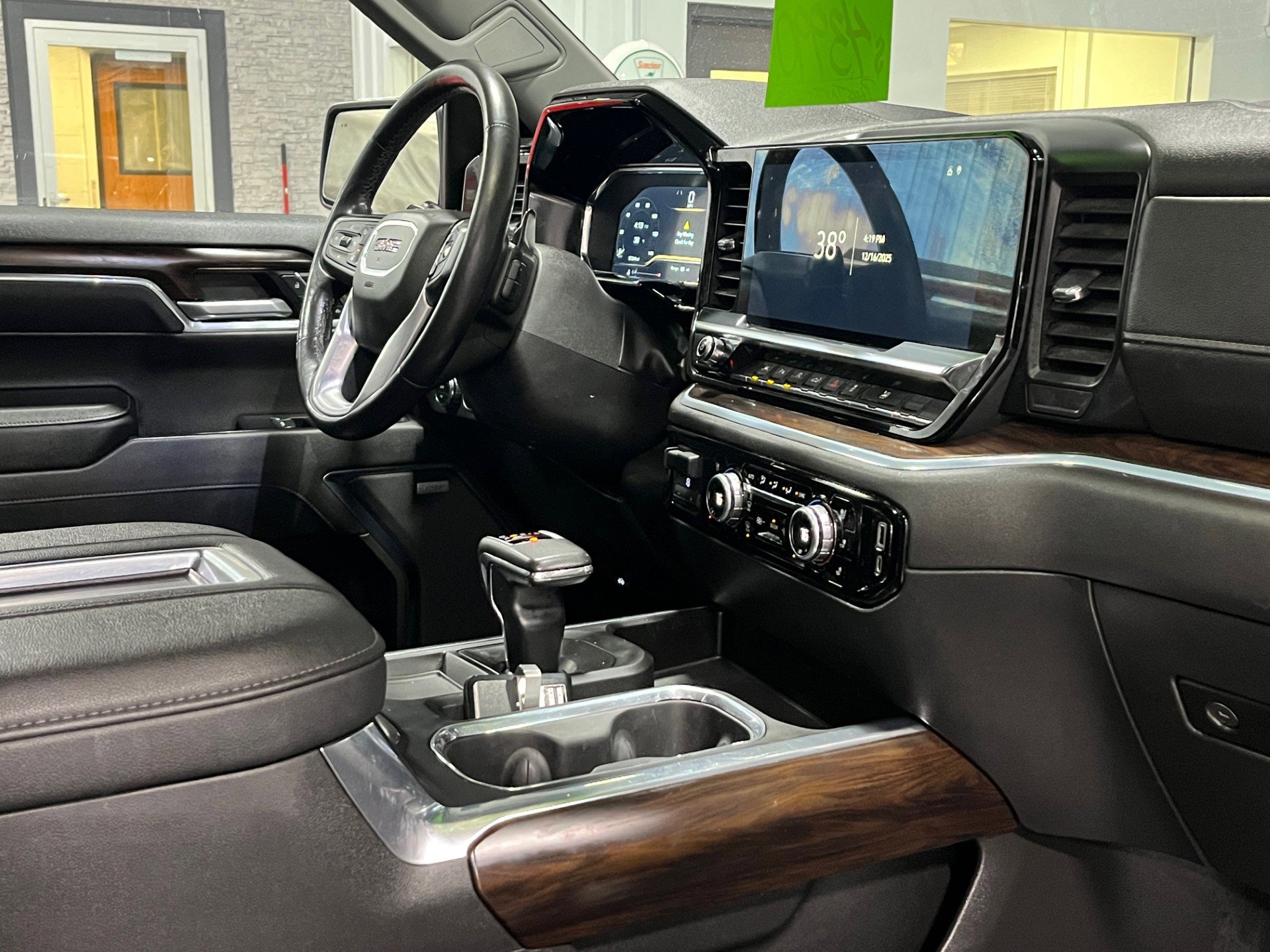 Certified 2022 GMC Sierra 1500 SLT w/ SLT Premium Plus Package image 11