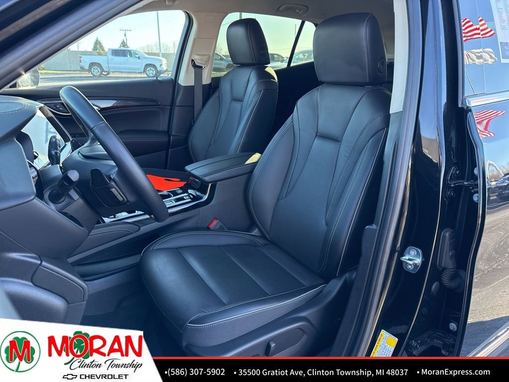 Used 2022 Buick Envision Essence w/ Safety Package image 14