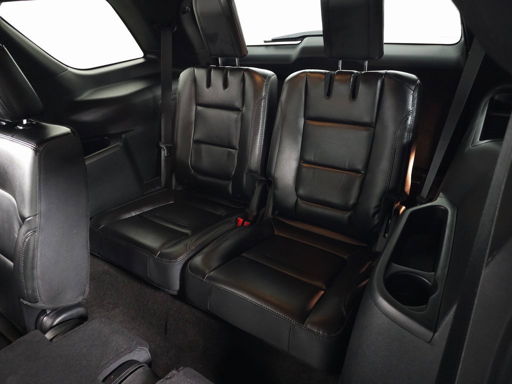 Used 2018 Ford Explorer XLT w/ Equipment Group 202A image 30