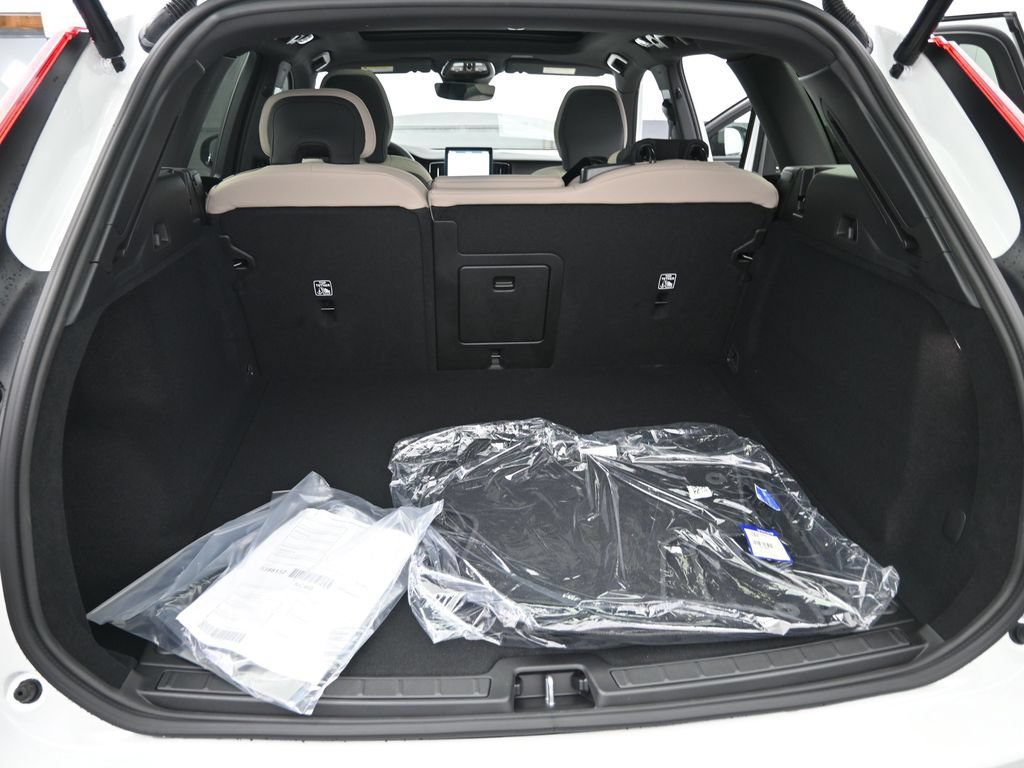New 2026 Volvo XC60 B5 Core AWD/4WD image 30