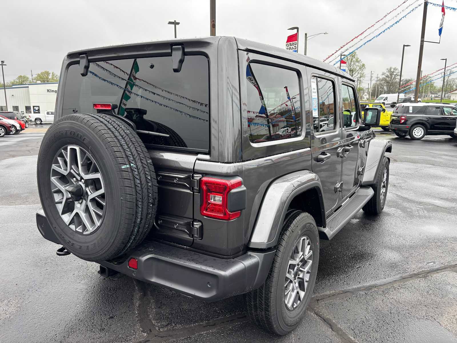 Used 2025 Jeep Wrangler Sahara image 6