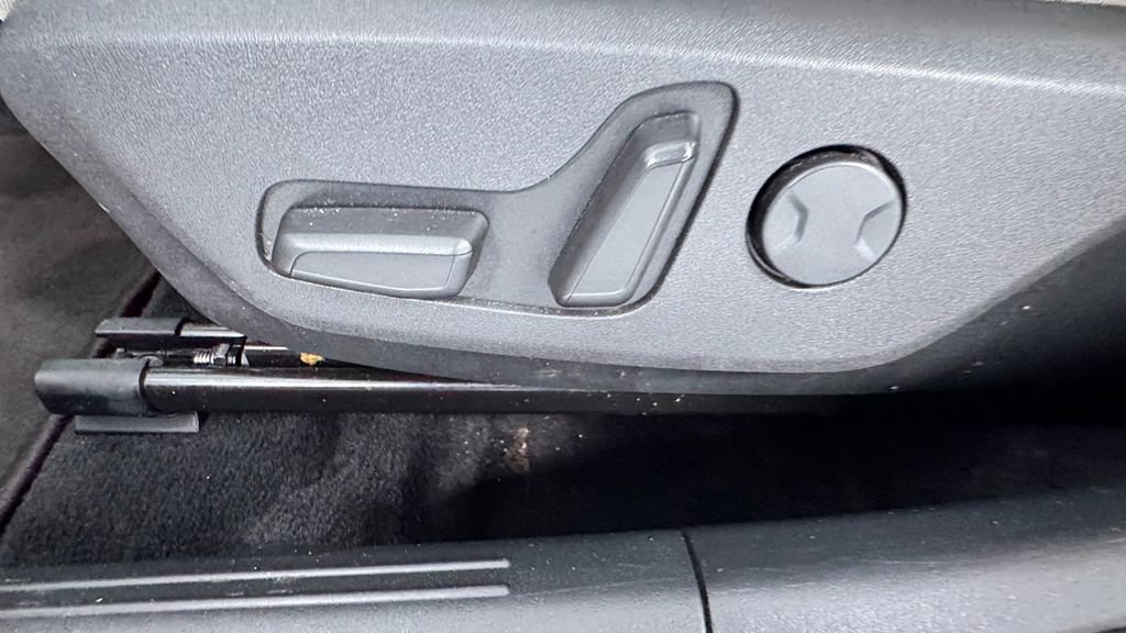 Used 2024 Kia Niro EX FWD image 11
