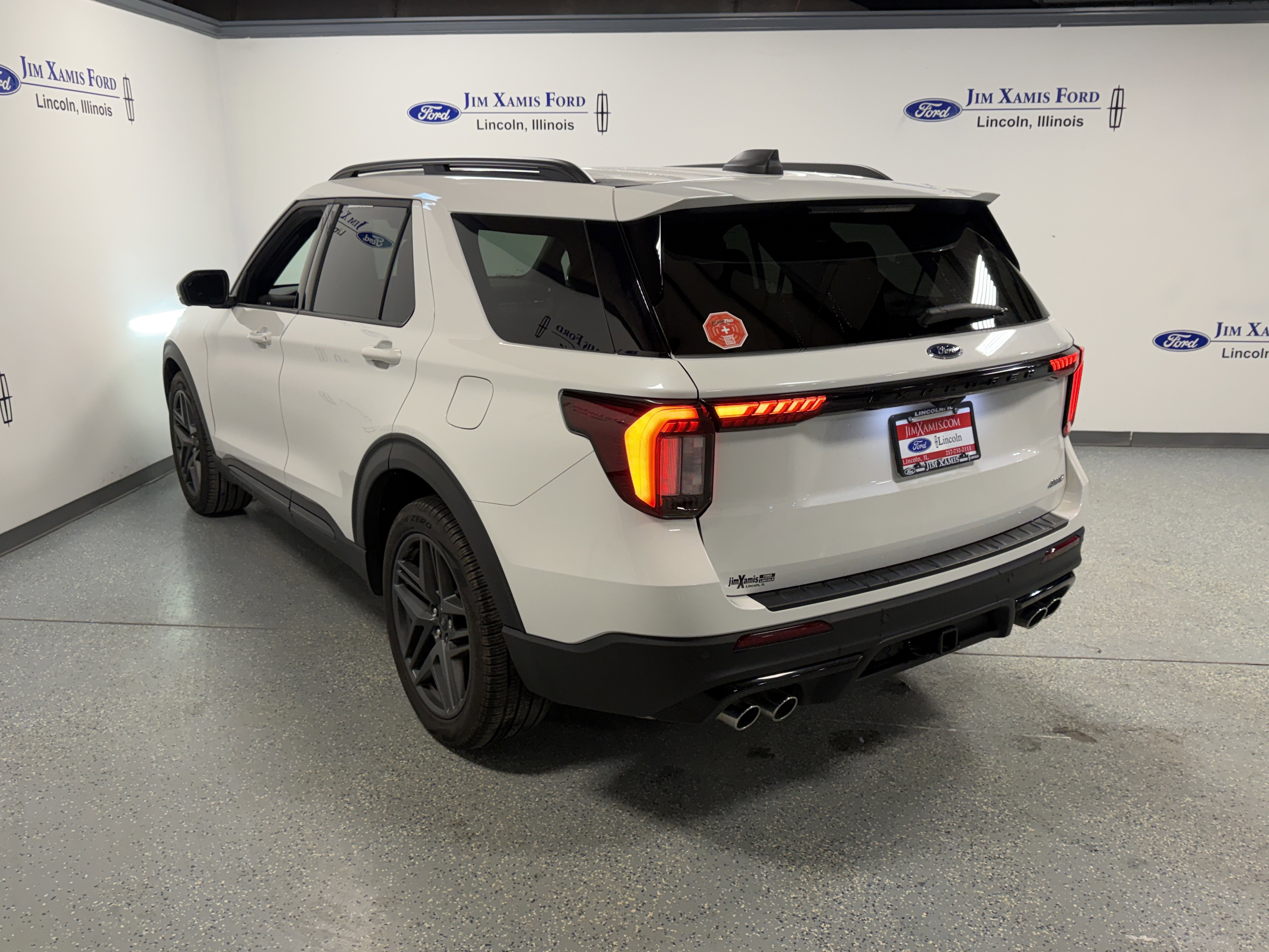 Used 2025 Ford Explorer ST image 4