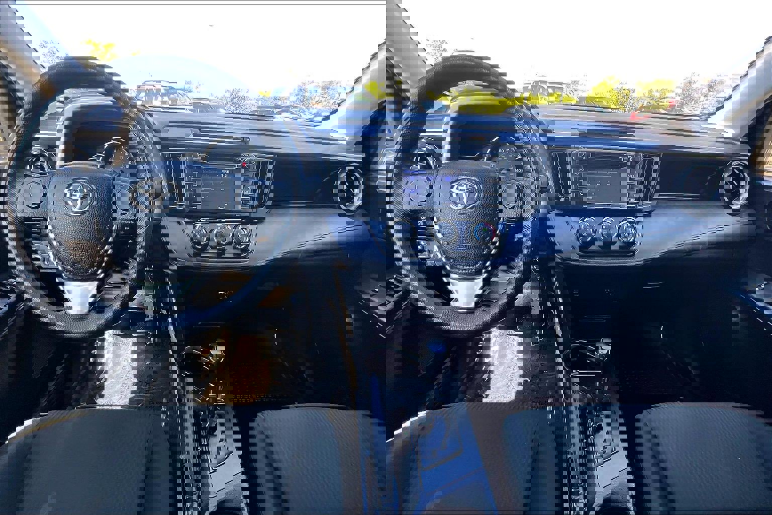 Used 2016 Toyota RAV4 LE image 14