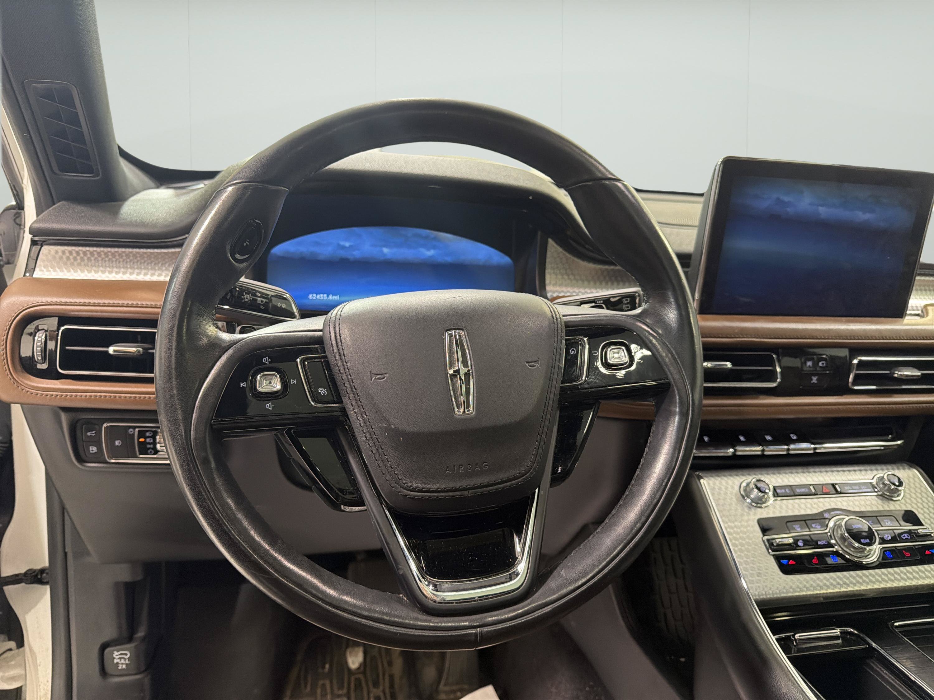 Used 2020 Lincoln Aviator Grand Touring w/ Equipment Group 302A AWD/4WD image 14