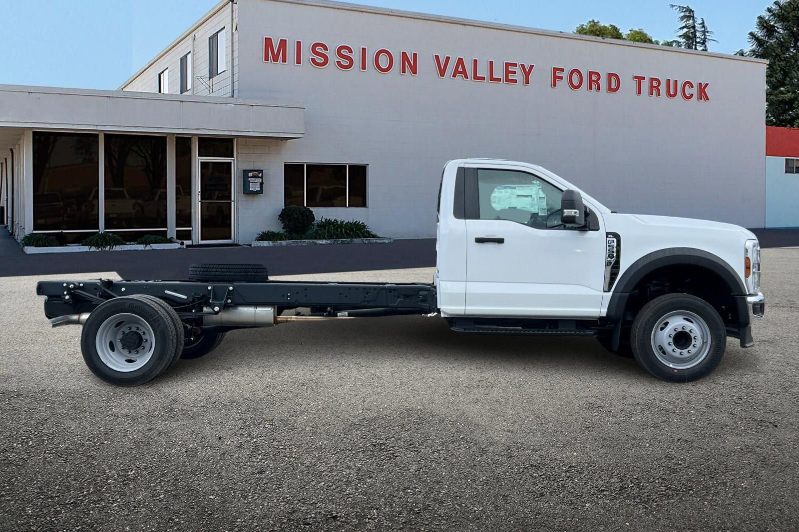 New 2026 Ford F550 2WD Regular Cab Super Duty video 3