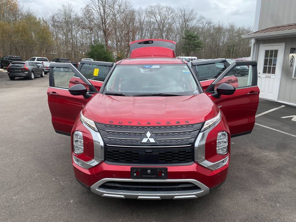Used 2023 Mitsubishi Outlander SE image 29