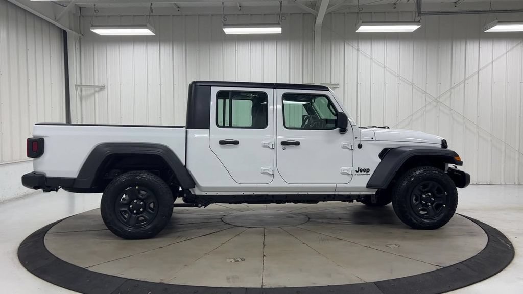 Used 2023 Jeep Gladiator Sport AWD/4WD image 9