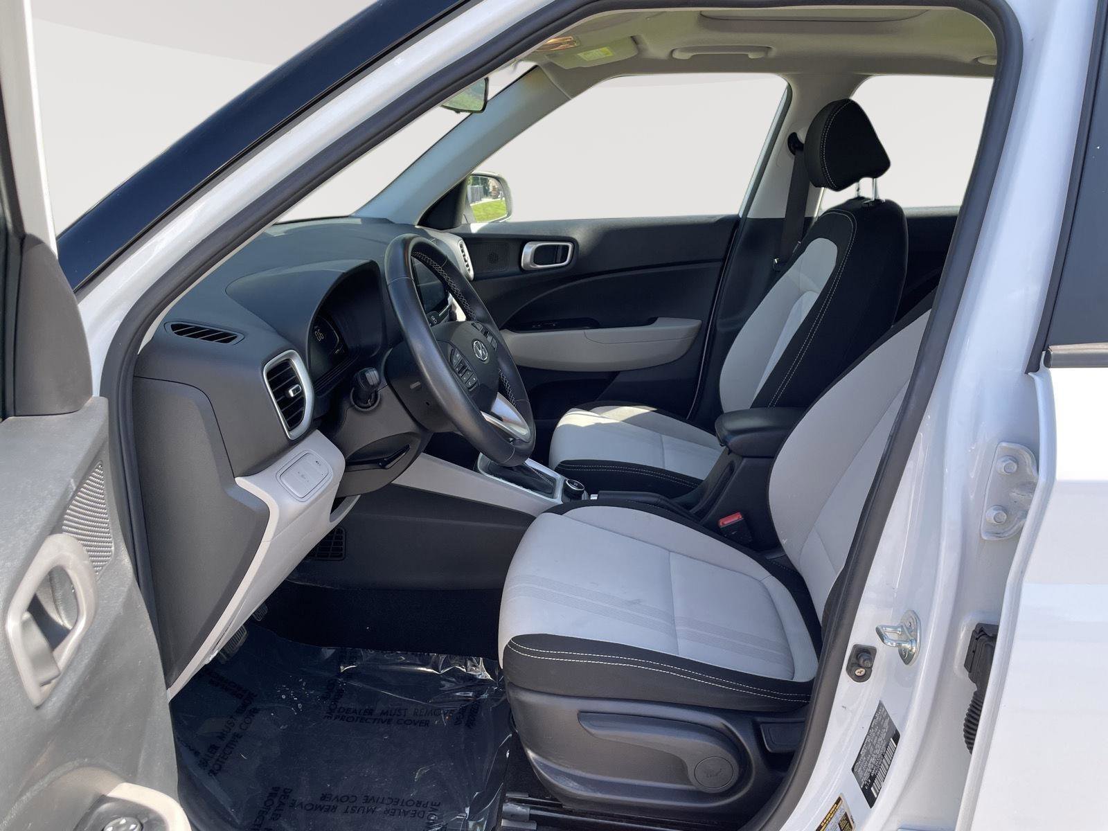 Used 2024 Hyundai Venue SEL FWD image 21