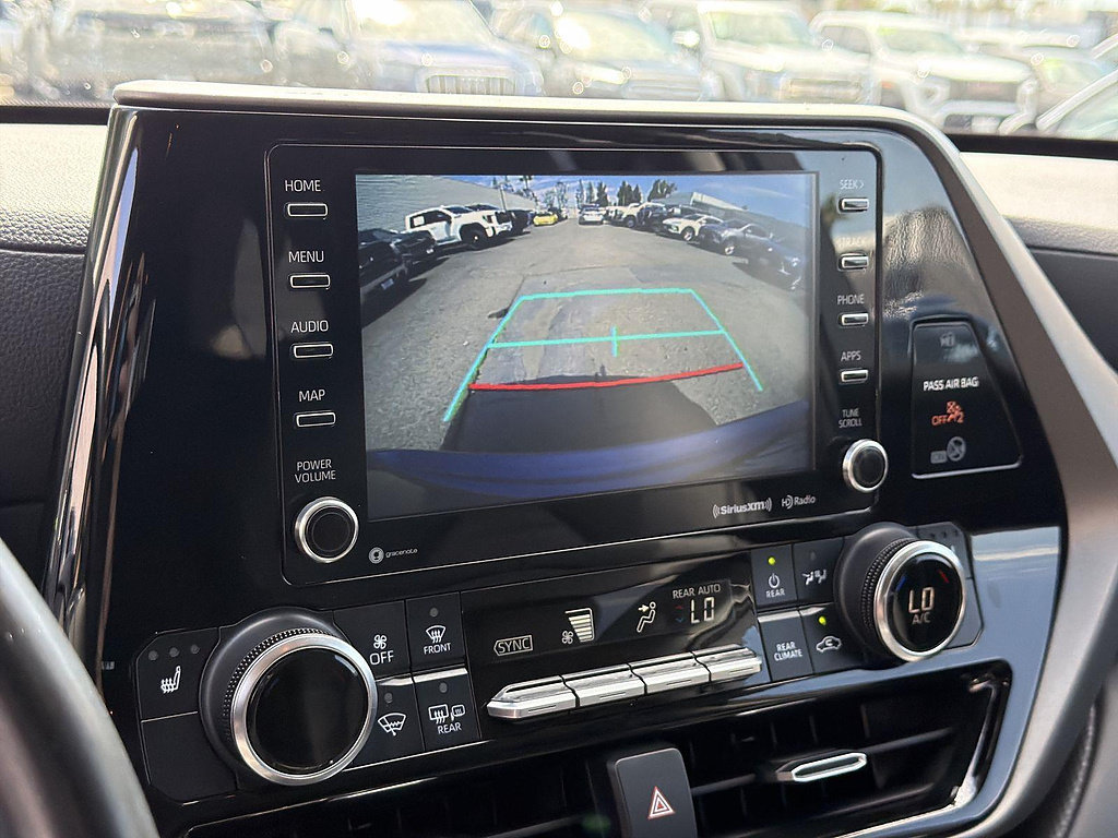 Used 2022 Toyota Highlander XLE FWD image 14